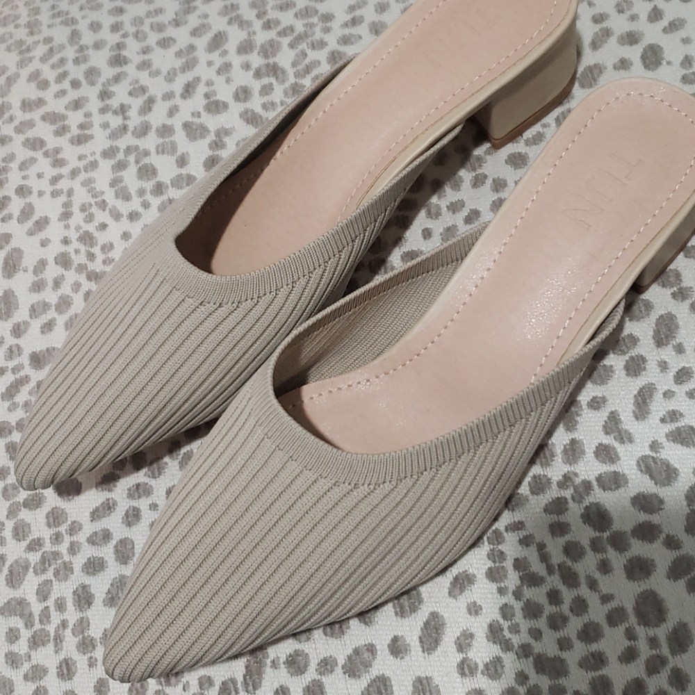 Brand new beige ribbed knit mules